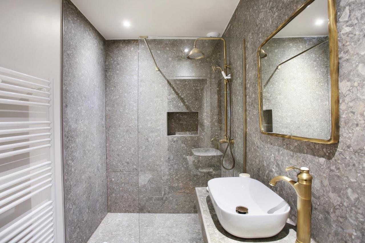 Residence In The Center Of Paris By Studio Prestige Exterior photo